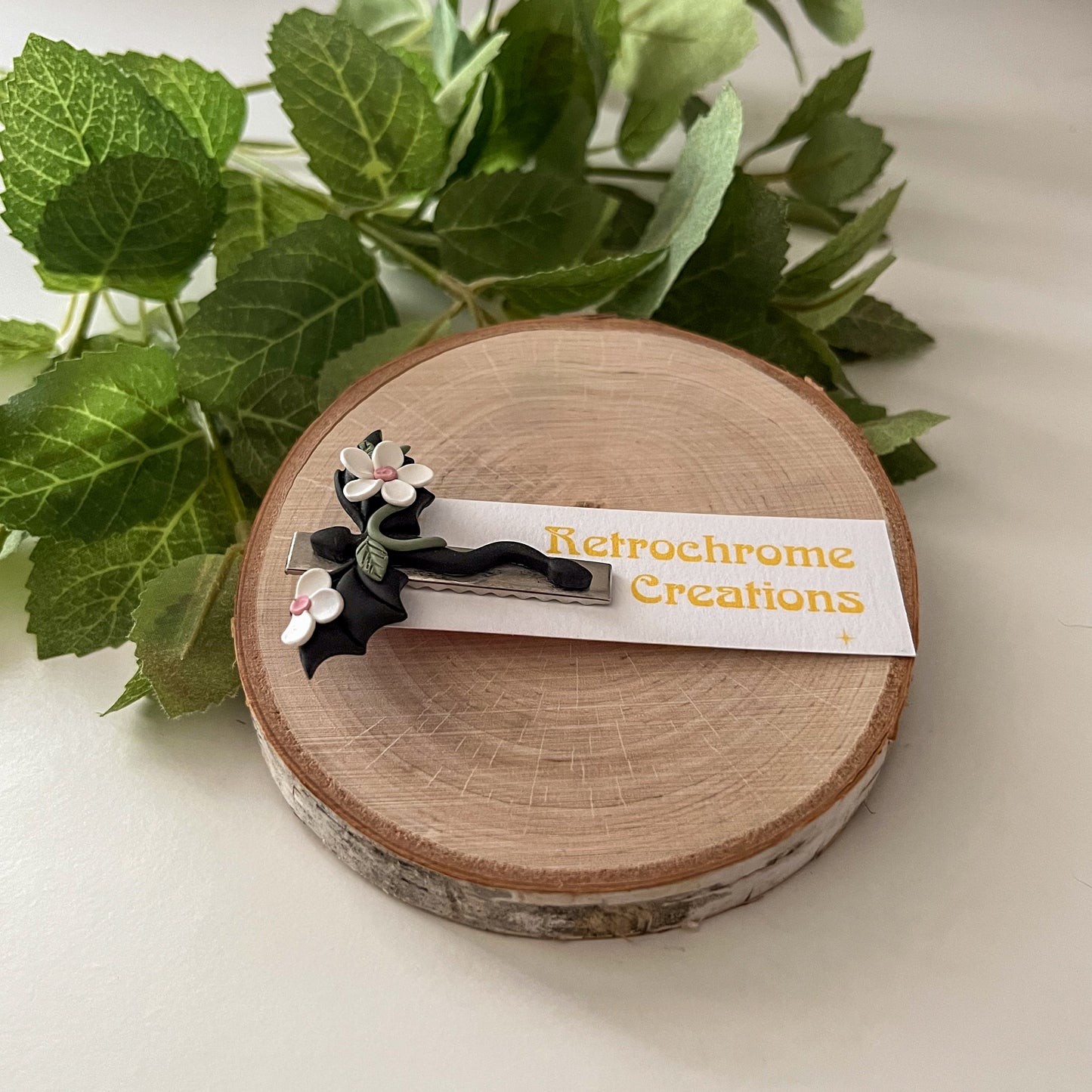 Black dragon clip with white floral details | 1.75" alligator clip