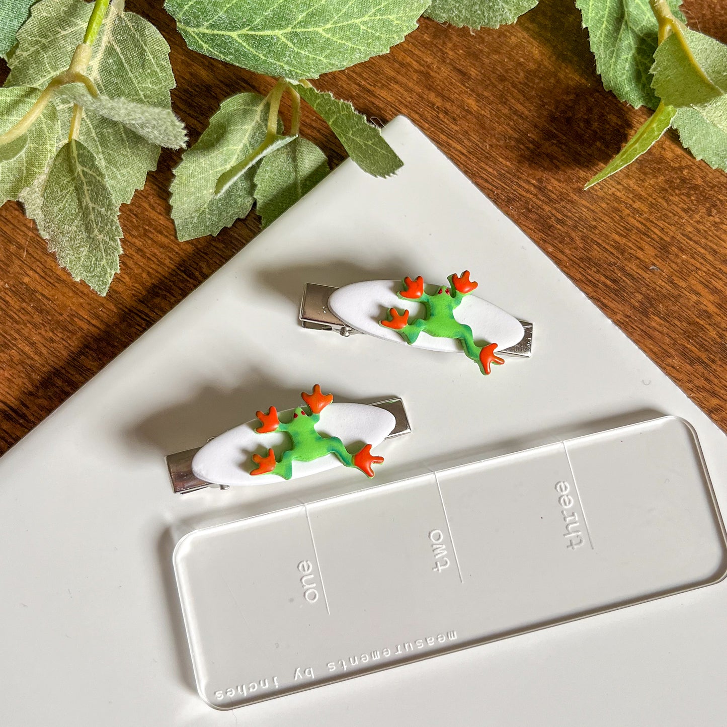 Single Red Eyed Tree Frog Hair Clip | 1.75" alligator clip