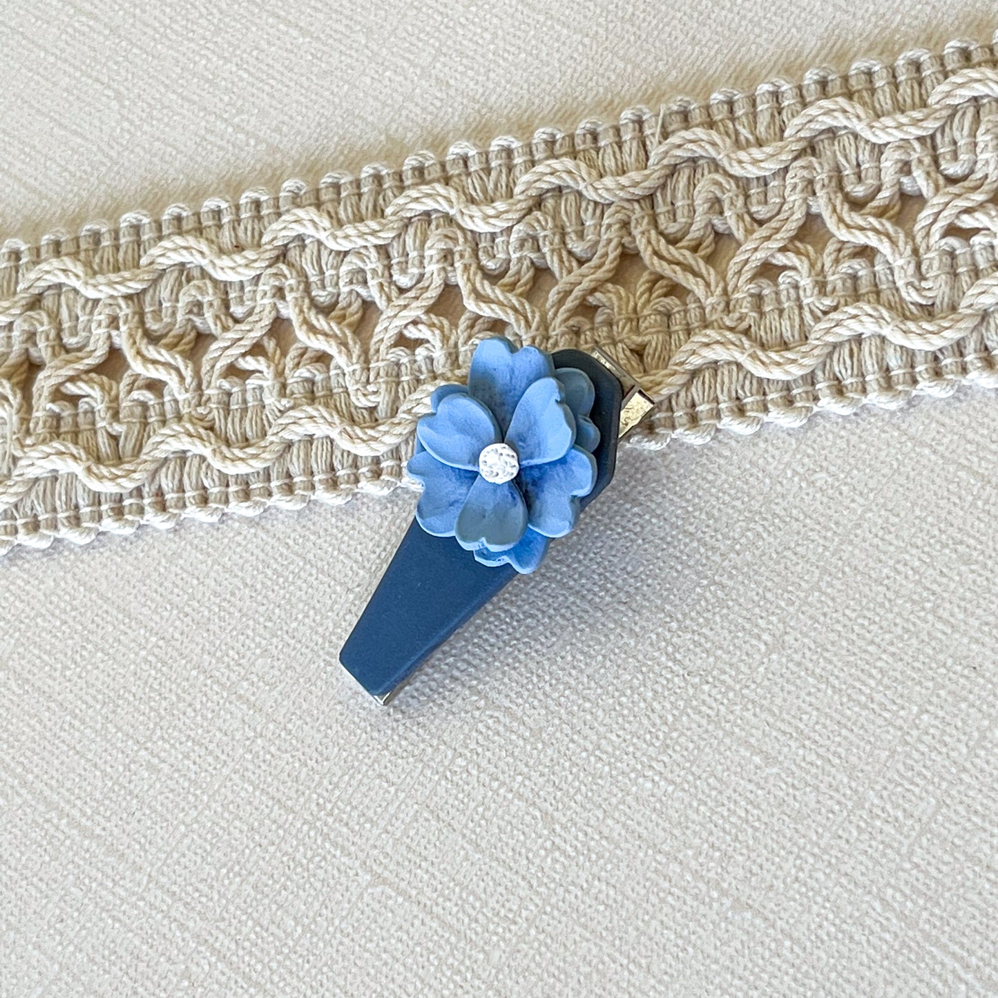 Dark blue coffin clip with a light blue floral detail | 1.75" alligator clip