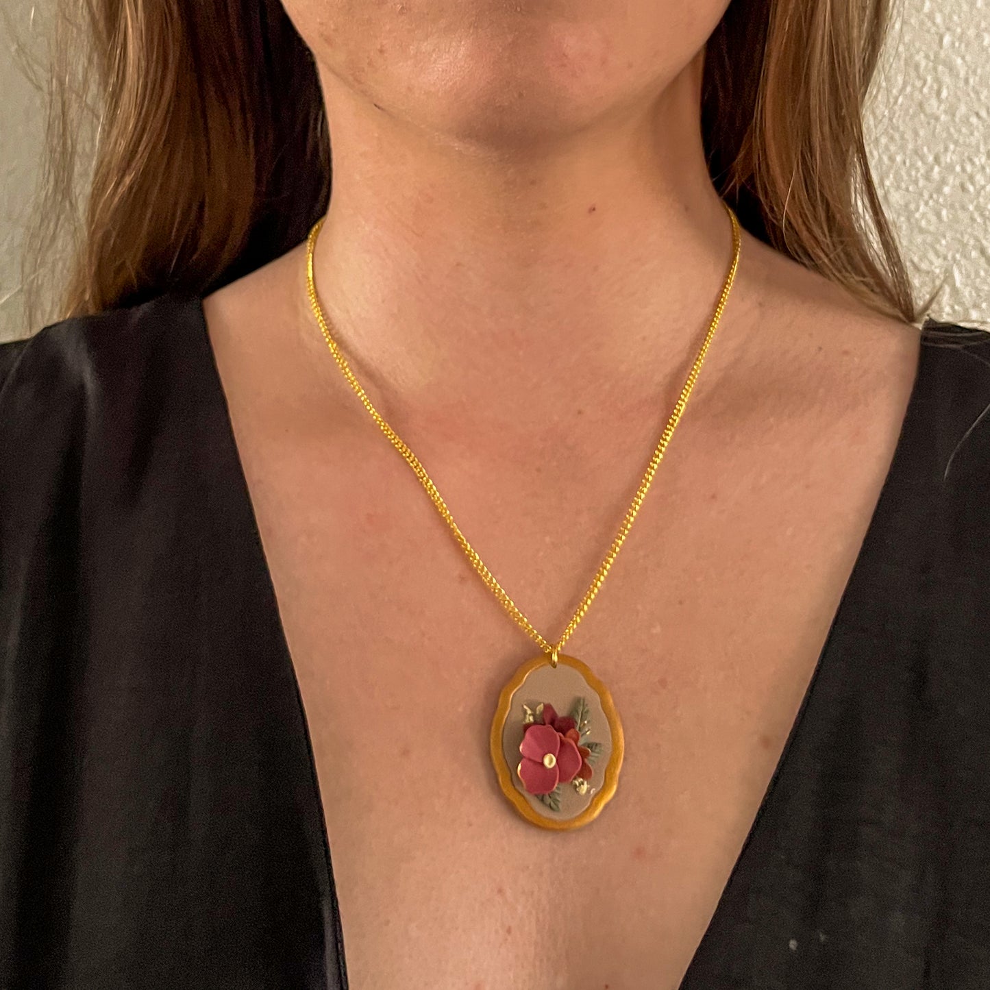 Warm toned floral frame necklace | 18" chain