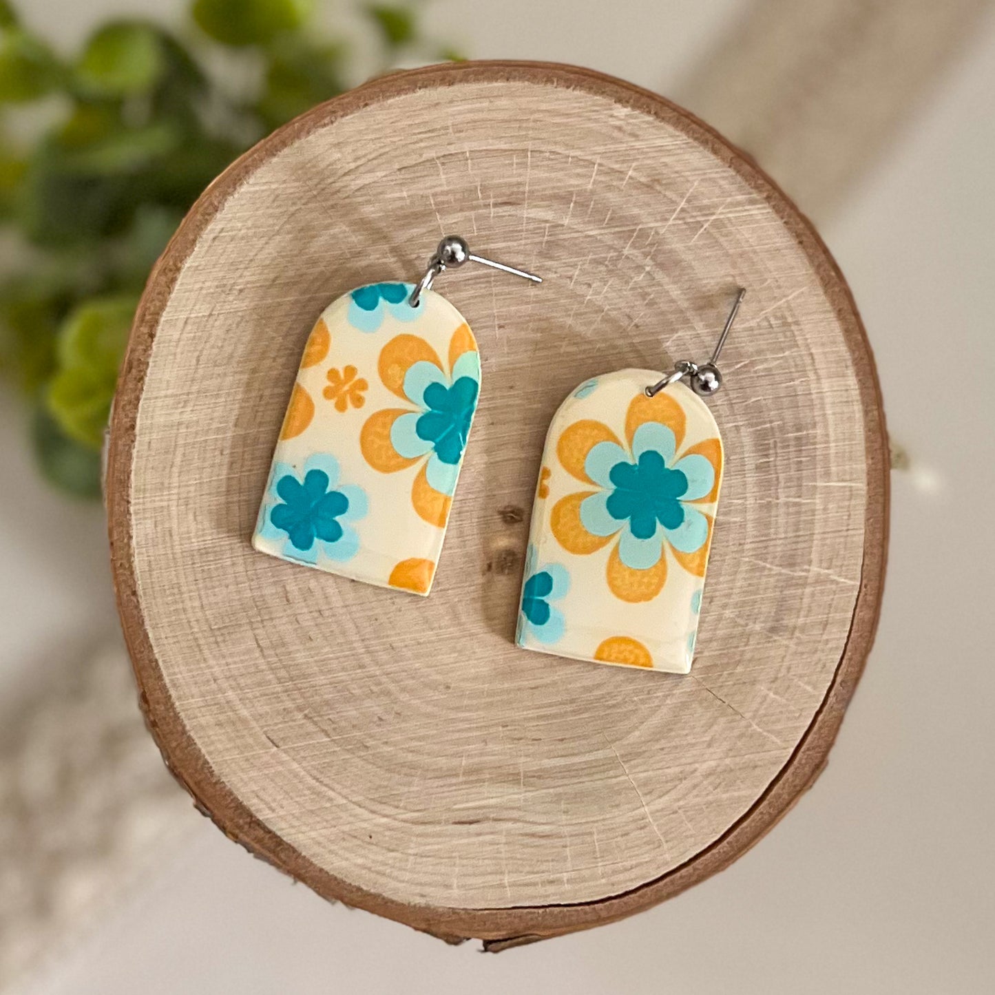 Retro flower arch earrings (off white/teal) | stainless steel