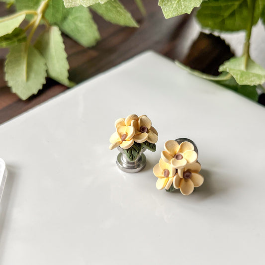 Yellow floral plug | stainless steel