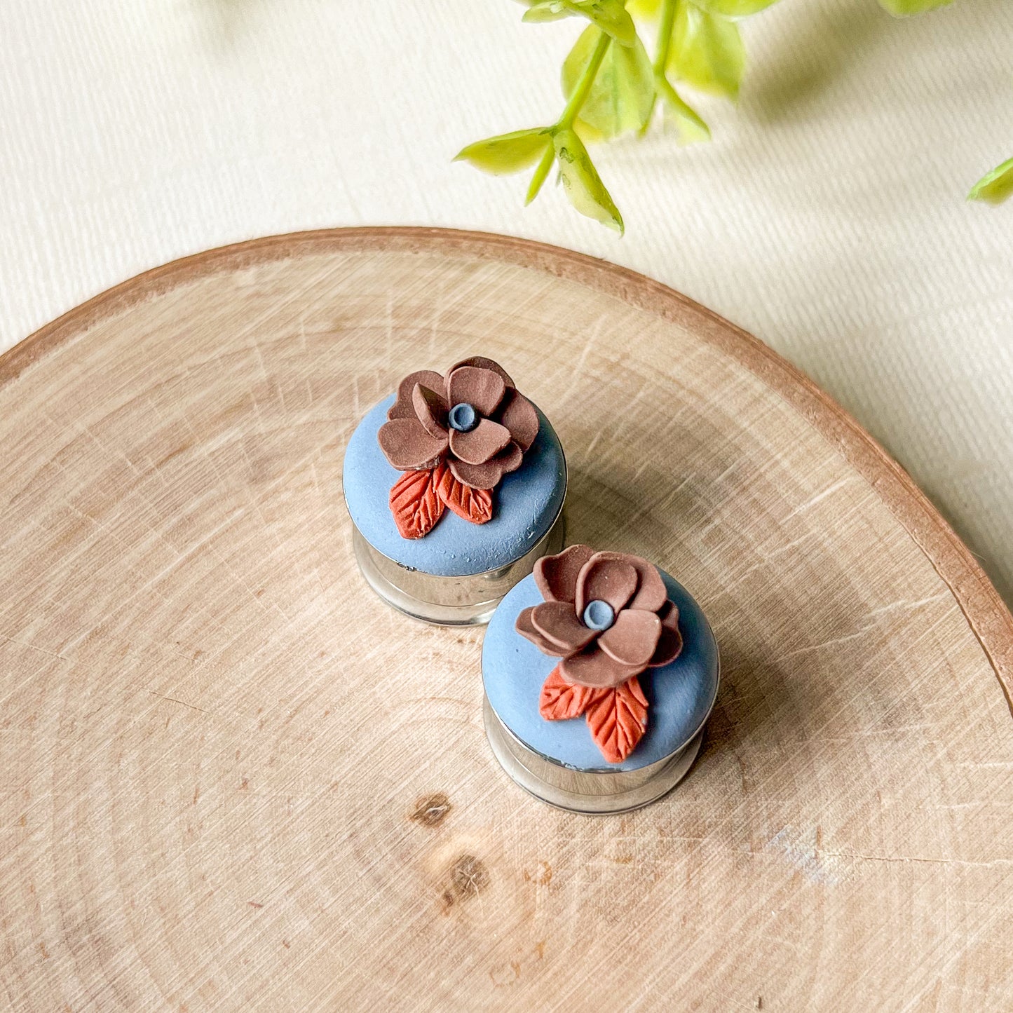 Blue and brown floral plug | stainless steel