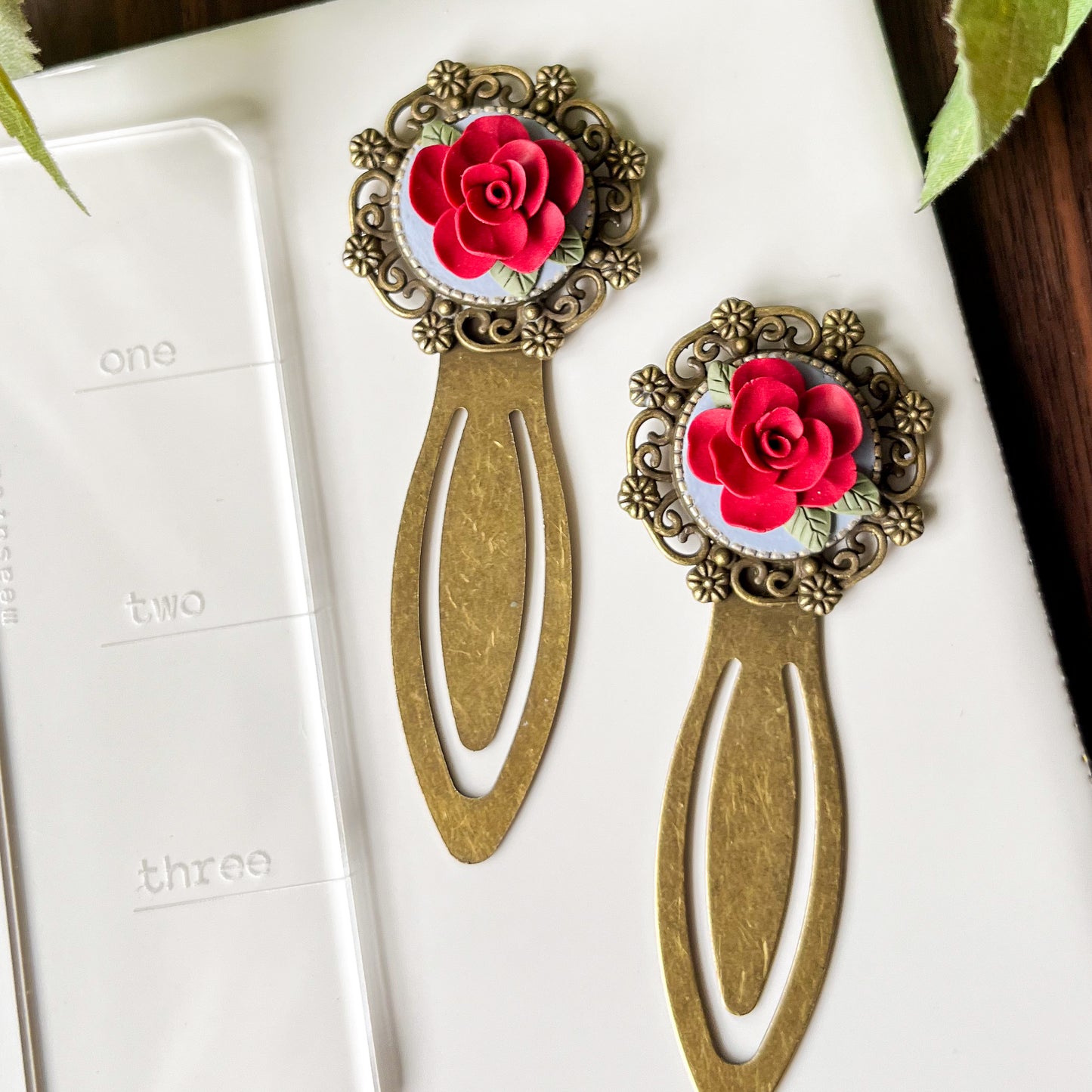 Rose bookmark (short)